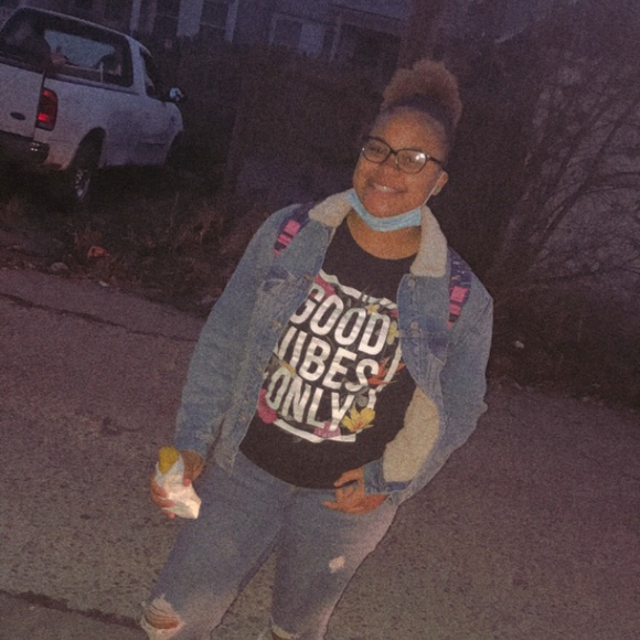 Meet your Posher, Paris - Picture 1 of 1